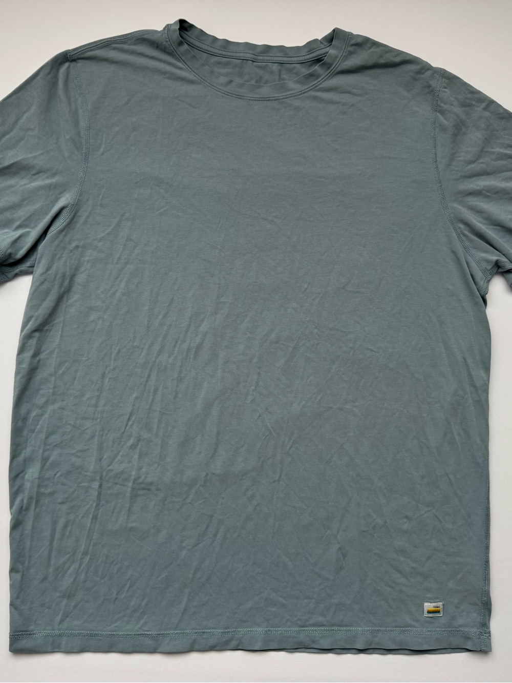 Vuori Tuvalu Tee Modern Athleisure Trendy Performance Active Wear Minimalist